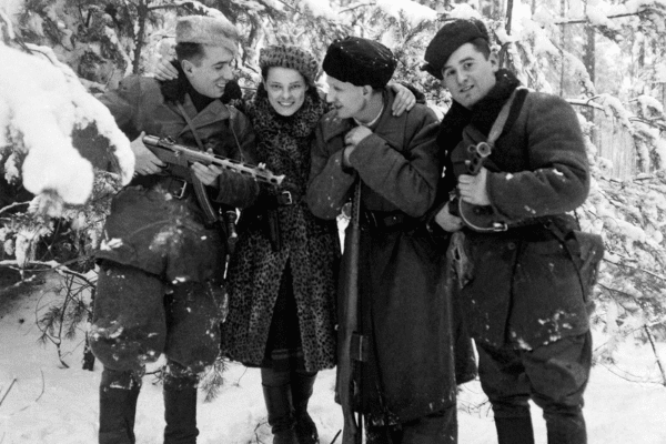 Black and white photo of partisan Faye Shulman and her co-fighters